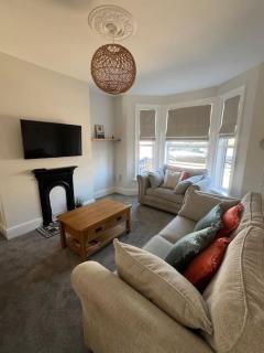 Stylish House Near Beach - 9