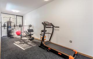 Cozy Apartment In Strozanac With Wifi - Strožanac - 4
