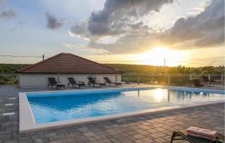 4 Bedroom Cozy Home In Skradin-Vacani - Lađevci - 1