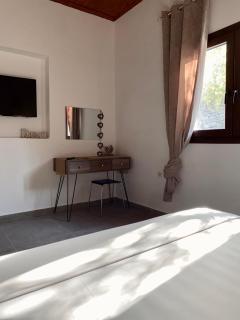 Moxy Paxos - Cozy Home - 6