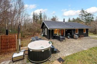 Lovely 6-Person Cottage With Outdoor Sauna - 1007 - 8