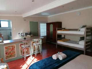 Hill Manor Room 2 Self catering unit - Potchefstroom - 8