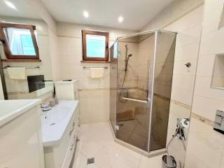 Spacious Prestige Penthouse - 7