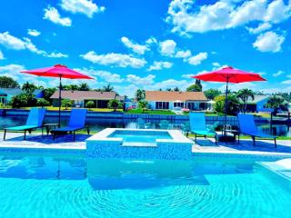NEW Stunning Delray Waterfront Oasis - Heated Pool, Spa, Canal, Dock, Huge Patio, Pool Table! - Delray Beach - 9