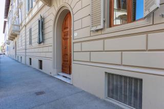 Florence Huge Apartment with Private Garden - 8