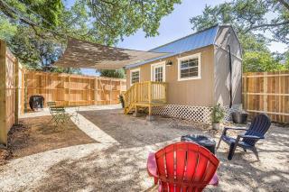 Romantic Driftwood Tiny Casita w Country Views - 8