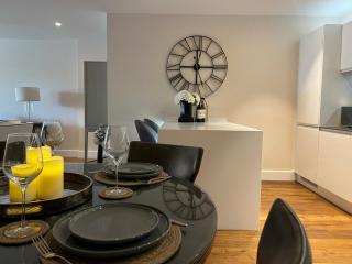 The Monochrome Suite at Ryedale House - York - 3