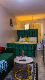 DefiniteHomes2 - Fully furnished studio apartment with a rooftop restaurant near JKIA Airport, SGR Terminus, Downtown Nairobi - Nairobi - 0