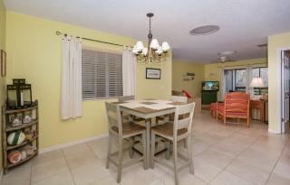 SC204-Beautifully furnished 2 bedroom 2 bath condo - Edgewater - 3