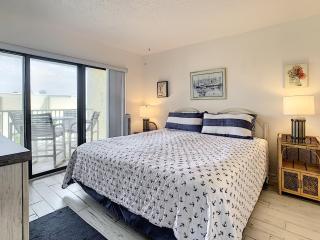 Ocean View 5th Floor Castle Reef Condo ~ Overlooking Pool and Beach CR527 - Edgewater - 7