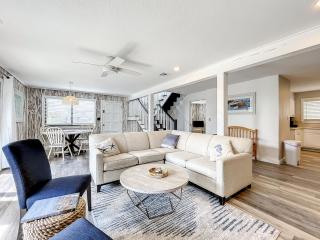 Ocean view townhome overlooking pool - Car Free Beach - Sea Dune Green Turtle C-10 - Edgewater - 4