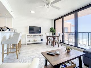 Oceanfront Sunrise Overlooking Pool Walk to shopping dining Sunrise 805 - 8