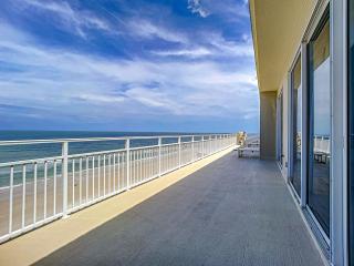 Penthouse Condo with wrap around views of the ocean - SR802 - Edgewater - 8
