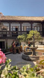 Black Llama Hostel Cusco - 1