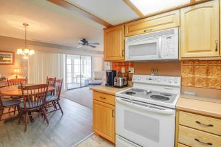 Pool Access and Lanai Riverfront Welaka Condo! - Georgetown - 3