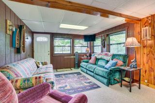 Cozy Onaway Vacation Rental with Deck and Fire Pit! - Onaway - 7