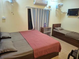 OMKAR INN PAYING GUEST HOUSE - ASSI GHAT VARANASi - Varanasi - 2