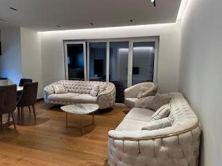 Skyline Exclusive - 8