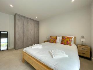 Elegant 2BR Apartment at Dukes Place - Nether Edge - 6