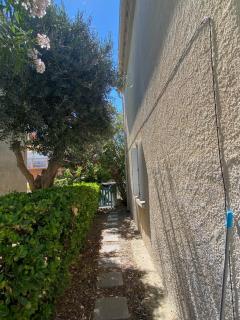 Maison 300 m de la plage avec un bel extérieur - Gruissan - 7