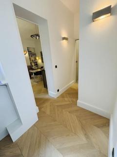 Modern apt Canal st Martin - 7