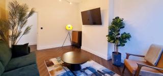 Stunning Luxury Spacious Holiday Home - 5 Bedrooms - Rest & Recharge in Manchester - 9