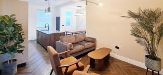 Stunning Luxury Spacious Holiday Home - 5 Bedrooms - Rest & Recharge in Manchester - 8