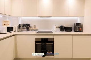 Stylish 2BR By DLuxoria Short Lets & Serviced Accommodation Greater London With Pet Friendly, Free WiFi & Free Parking - Londra - 4