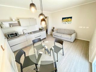 villa ipnotica - panoramic views plus exquisite pool - sleeps 7 - very stylish - 7