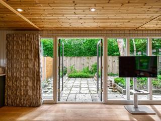 Garden Lodge in Hidden City Oasis, Manchester - Pass the Keys - 3