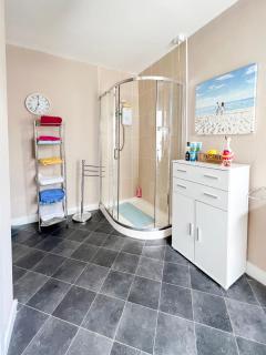 Perfect Central Location - Portrush - 9