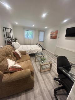 Adorable 1-bedroom entire place with free parking - 8