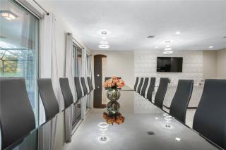 Dream 10br Escape Poolside & Big-screen Bliss - Kissimmee - 3