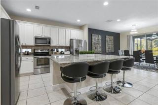 Dream 10br Escape Poolside & Big-screen Bliss - Kissimmee - 6