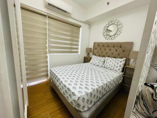 Near Mc kinley BGC 1 bedroom with balcony Neflix - Manila - 8