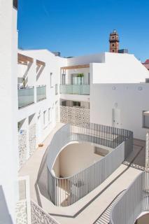 Live Like a Local in This Contemporary Duplex - Sevilla - 4