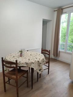 Bel Appartement avec vue square - Paris Nation - 3 Voyageurs - 9