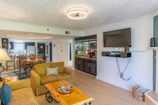 Luxurious Condo, Pool, Fireplace, Hiking - Gatlinburg - 1