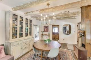 Mid-Century Modern Taos Home with Hot Tub and Fire Pit - Taos - 5