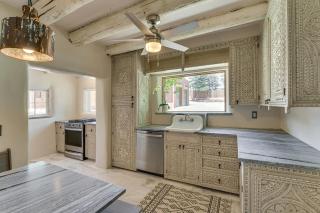 Mid-Century Modern Taos Home with Hot Tub and Fire Pit - Taos - 3