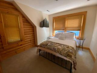 Cozy 5 bedroom cabin on Lake Adger with hot tub - 5