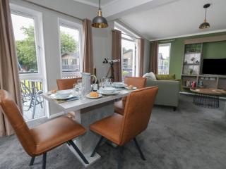 Hazelwood 2 Pinewood Retreat - 2