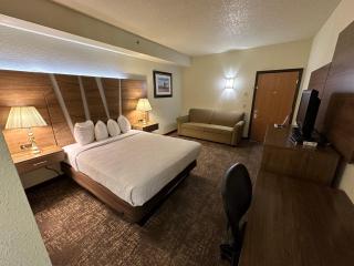 Mackinaw Beach and Bay Inn & Suites - 3