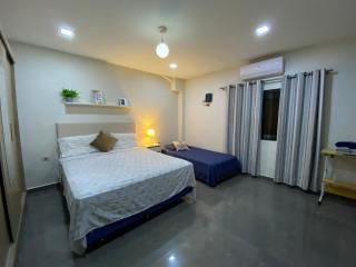 Apartamento RR Agradable y Moderno c 2 dormitorios y estacionamiento interno techado - Ciudad del Este - 1