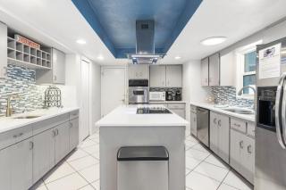 500 Steps to the Car Free Beach Quiet Residential Area 4604K - 7