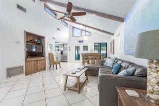 500 Steps to the Car Free Beach Quiet Residential Area 4604K - 8