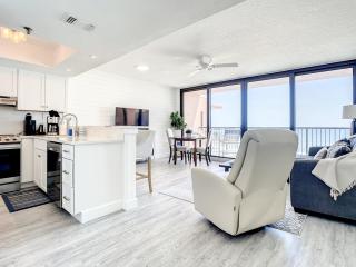 Oceanfront Sunrise Overlooking Pool Walk to shopping dining Sunrise 805 - Edgewater - 3