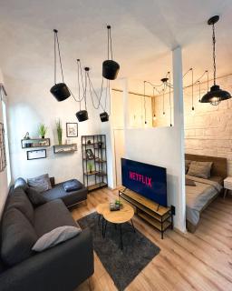 Urban Studio with Private Garden near ANDRASSY - Budapest - 0