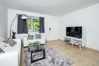 Abundant 3BD Home King Bed Free parking Wi-Fi - 9