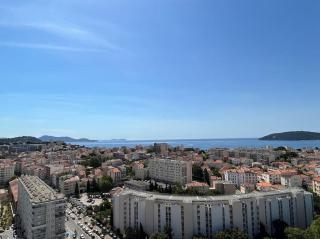 Panorama exceptionnel pour ce T4 en bord de mer - Tolone - 9